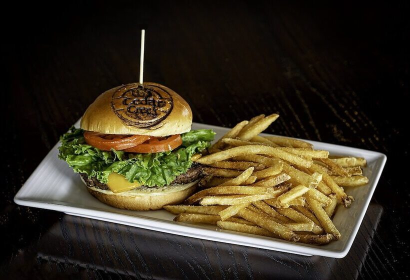 فندق Holiday Inn & Suites Wausau Rothschild, An Ihg