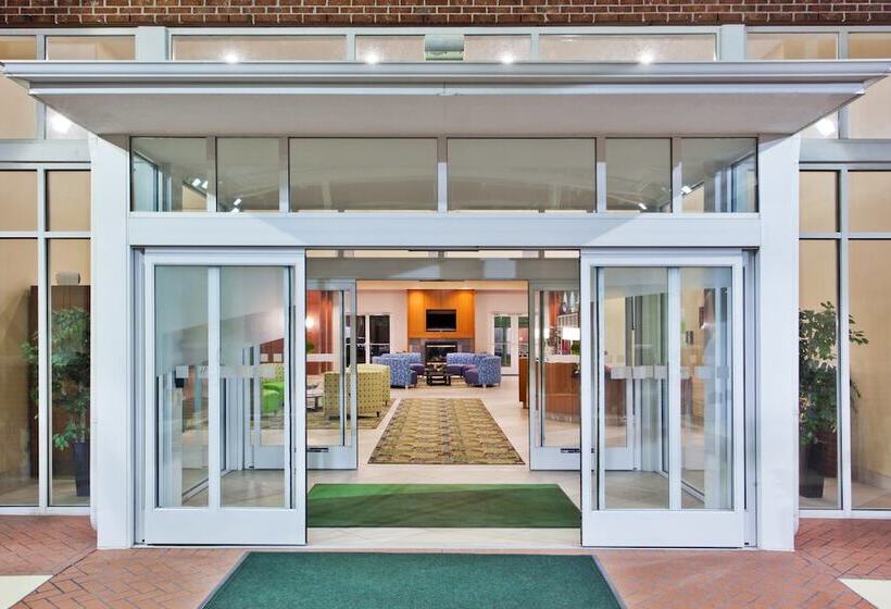 ホテル Holiday Inn Brunswick By Ihg