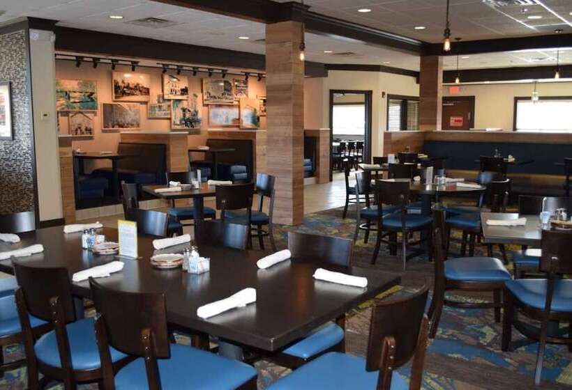 فندق Holiday Inn & Conference Center Marshfield By Ihg