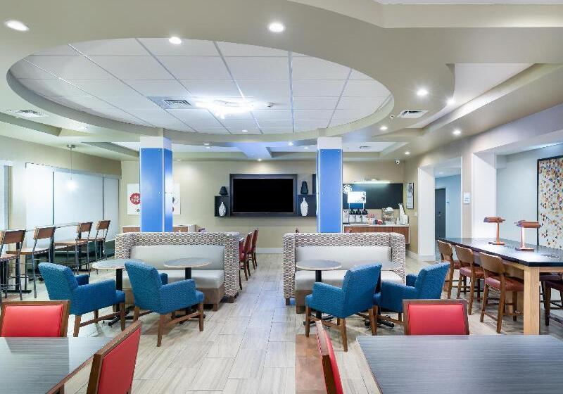 בית מלון כפרי Holiday Inn Express & Suites Lakeland South By Ihg