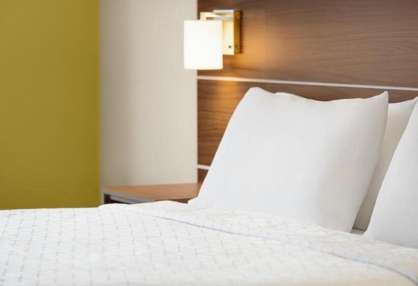 هتل Holiday Inn Express & Suites Philadelphia   Mt Laurel, An Ihg