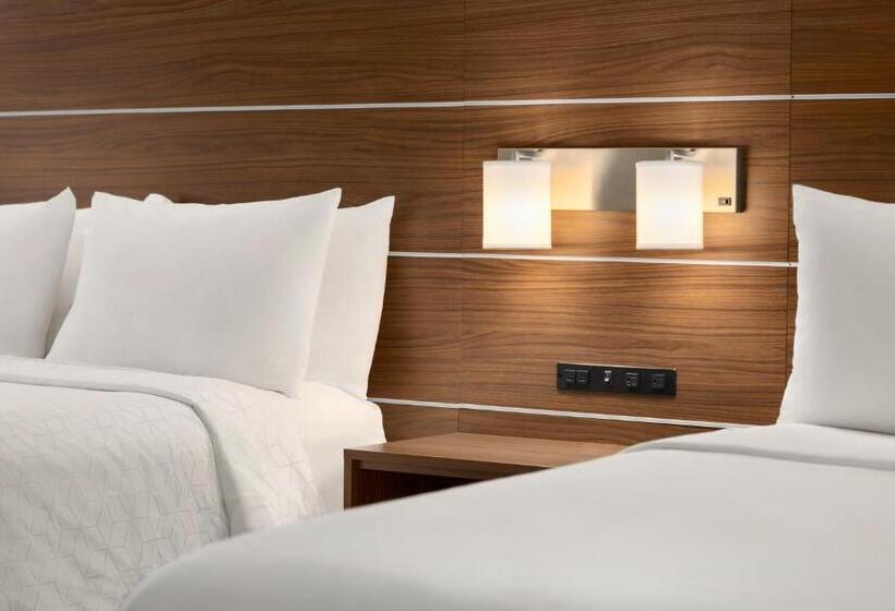 هتل Holiday Inn Express & Suites Philadelphia   Mt Laurel, An Ihg
