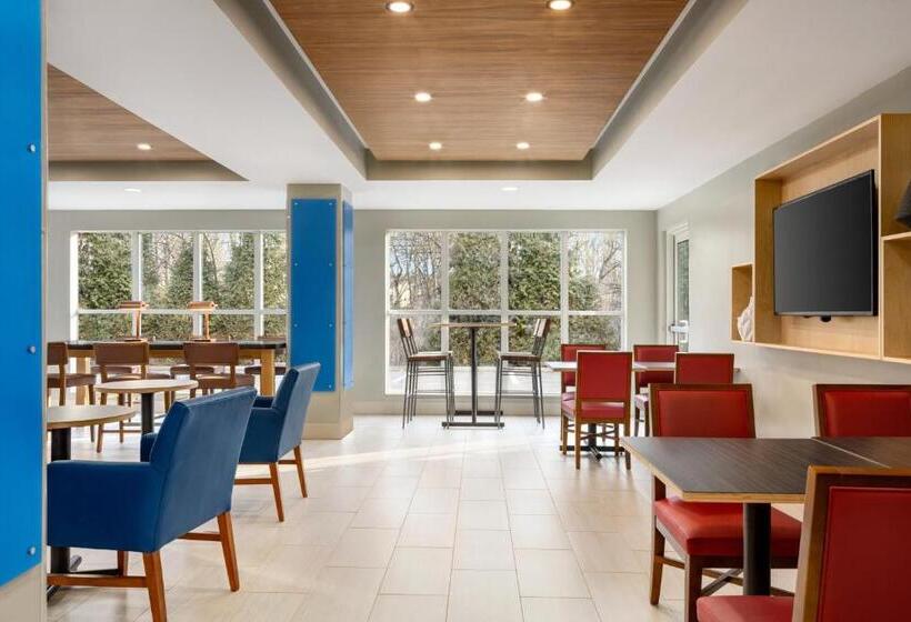 فندق Holiday Inn Express & Suites Philadelphia   Mt Laurel, An Ihg