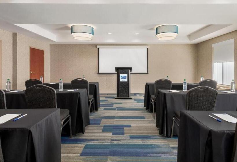 هتل Holiday Inn Express & Suites Philadelphia   Mt Laurel, An Ihg