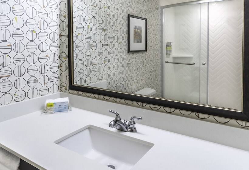 هتل Holiday Inn Milwaukee Airport, An Ihg