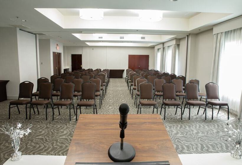 هتل Holiday Inn & Suites Raleigh Cary, An Ihg