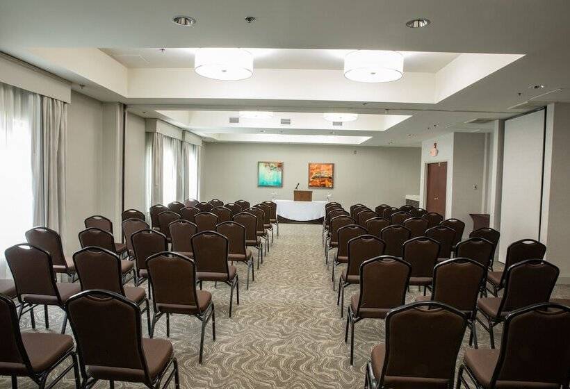 هتل Holiday Inn & Suites Raleigh Cary, An Ihg