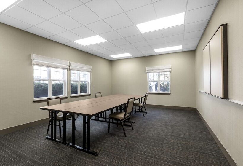 Отель Homewood Suites By Hilton Newark Fremont