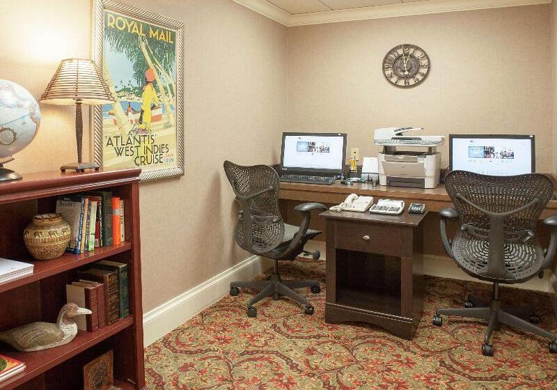 فندق Pensacola Suites