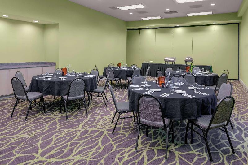 בית מלון כפרי Homewood Suites By Hilton Tallahassee