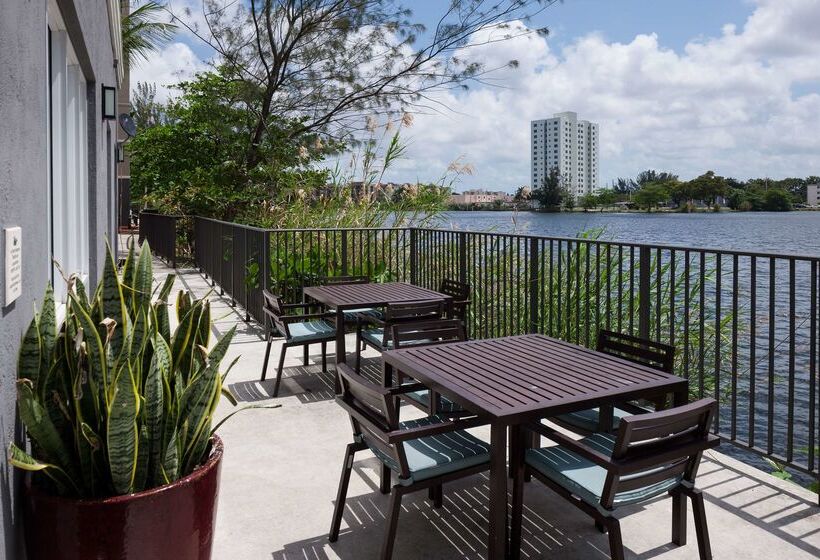 호텔 Homewood Suites By Hilton Miami Airport/blue Lagoon