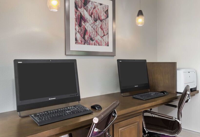 Отель Homewood Suites By Hilton® Orlando Ucf Area