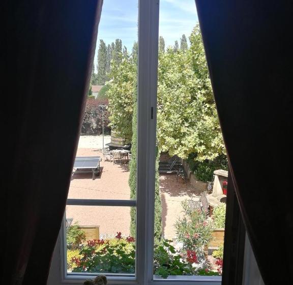 Отель Hostellerie Bourguignonne