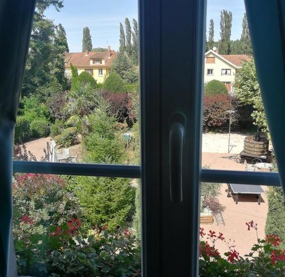 Отель Hostellerie Bourguignonne