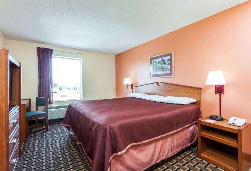 هتل Howard Johnson By Wyndham Airport