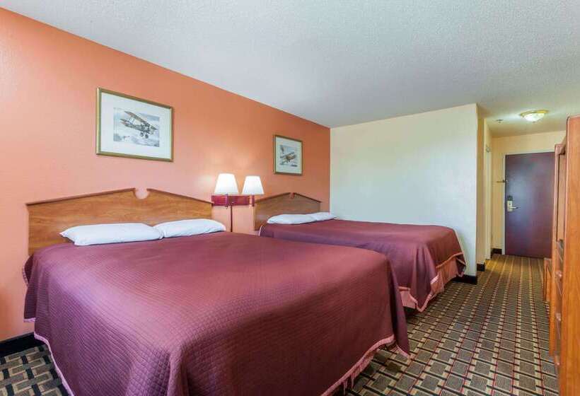 هتل Howard Johnson By Wyndham Airport
