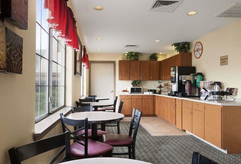 Отель Howard Johnson By Wyndham Grand Prairie Near Lone Star Park