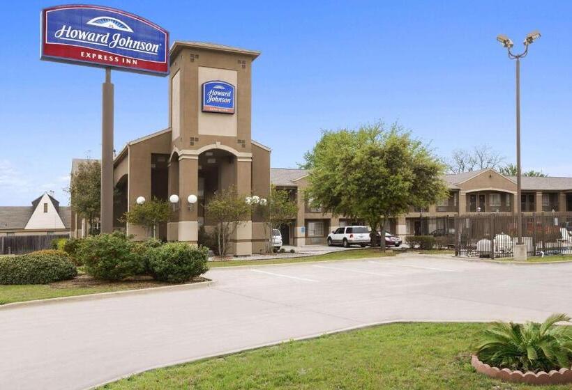 Отель Howard Johnson By Wyndham Grand Prairie Near Lone Star Park