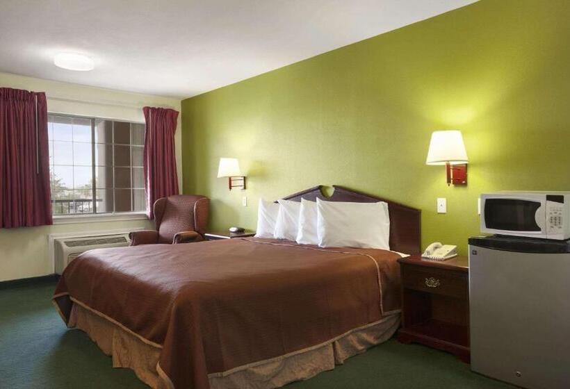 בית מלון כפרי Howard Johnson By Wyndham Grand Prairie Near Lone Star Park