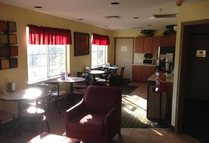 Отель Howard Johnson By Wyndham Grand Prairie Near Lone Star Park