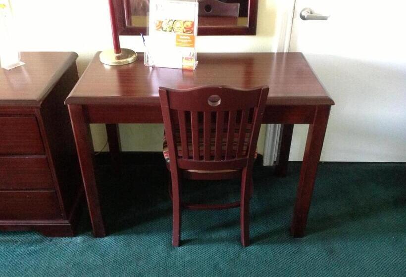 Отель Howard Johnson By Wyndham Grand Prairie Near Lone Star Park