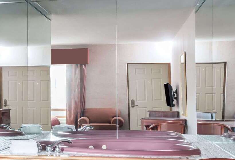 فندق Howard Johnson By Wyndham Lenox