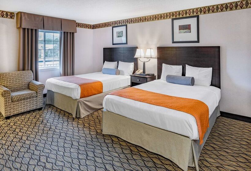 فندق Howard Johnson By Wyndham Lenox