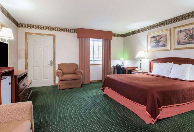 فندق Howard Johnson By Wyndham Lenox