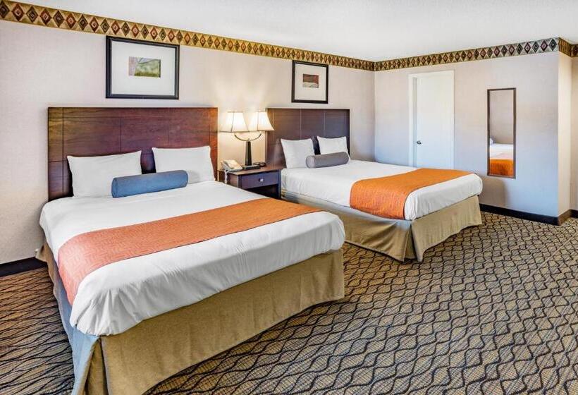 فندق Howard Johnson By Wyndham Lenox