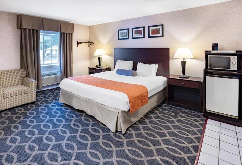 فندق Howard Johnson By Wyndham Lenox