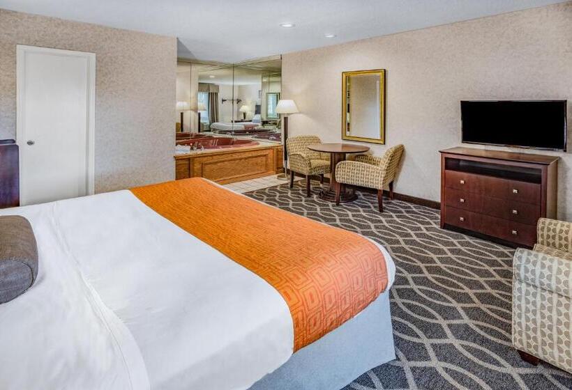 فندق Howard Johnson By Wyndham Lenox