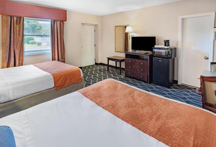 فندق Howard Johnson By Wyndham Lenox