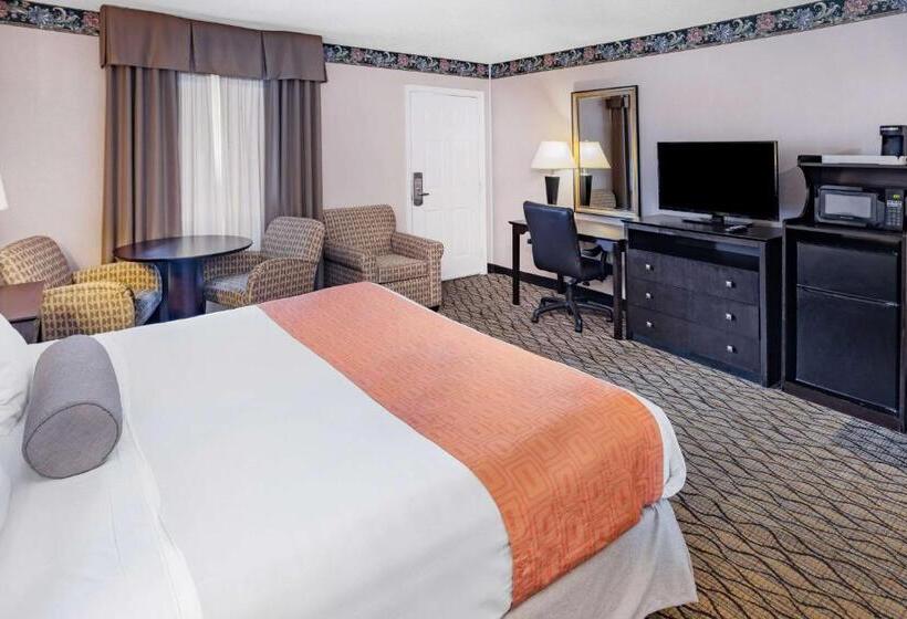 فندق Howard Johnson By Wyndham Lenox