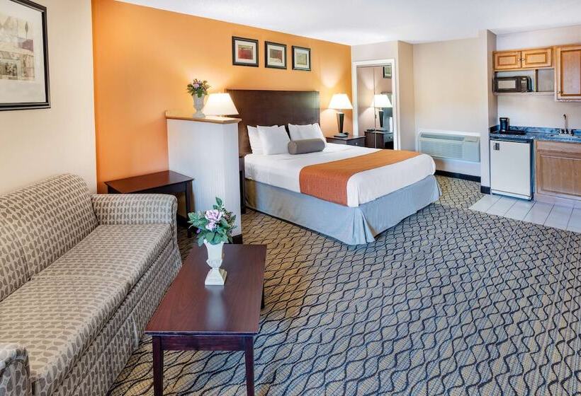 فندق Howard Johnson By Wyndham Lenox