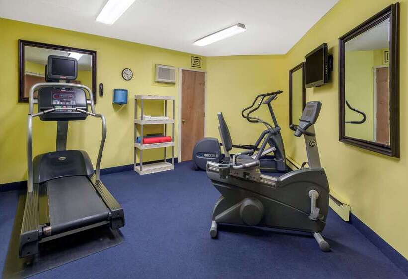 هتل Howard Johnson By Wyndham Mystic