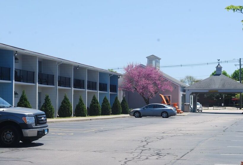 هتل Howard Johnson By Wyndham Mystic