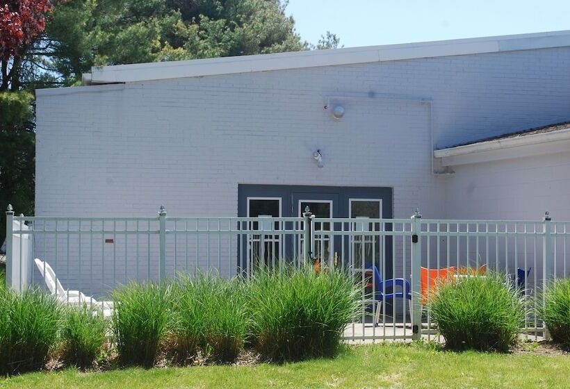 هتل Howard Johnson By Wyndham Mystic