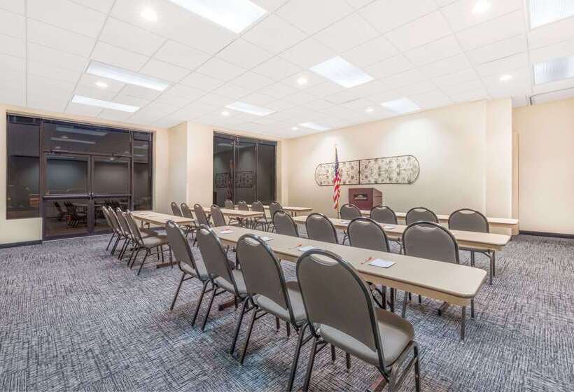 בית מלון כפרי Elevation Inn & Suites, Trademark Collection By Wyndham