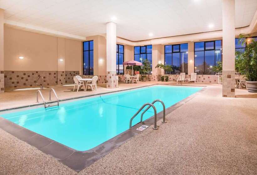 هتل Elevation Inn & Suites, Trademark Collection By Wyndham