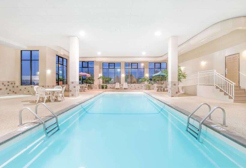 בית מלון כפרי Elevation Inn & Suites, Trademark Collection By Wyndham