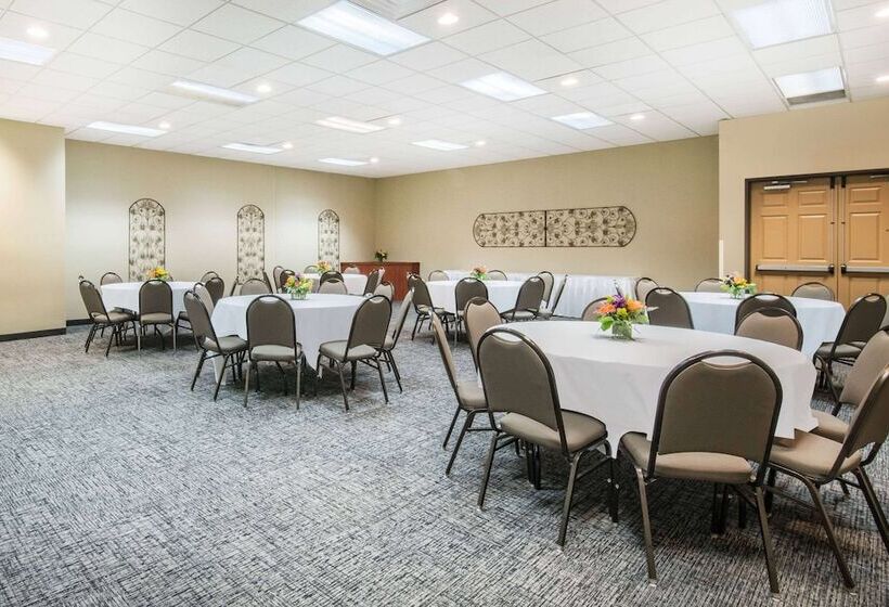 בית מלון כפרי Elevation Inn & Suites, Trademark Collection By Wyndham