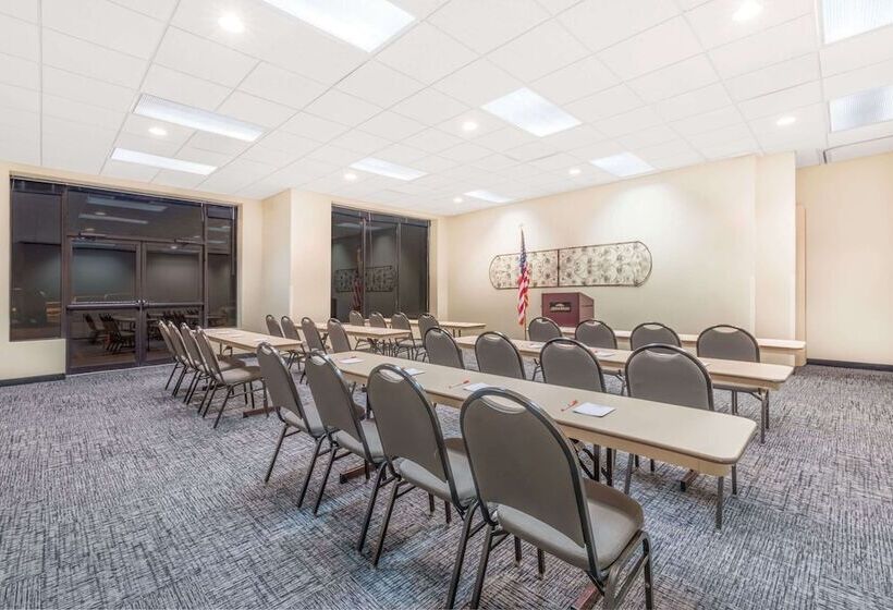 هتل Elevation Inn & Suites, Trademark Collection By Wyndham