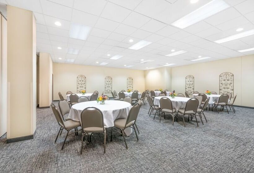 בית מלון כפרי Elevation Inn & Suites, Trademark Collection By Wyndham