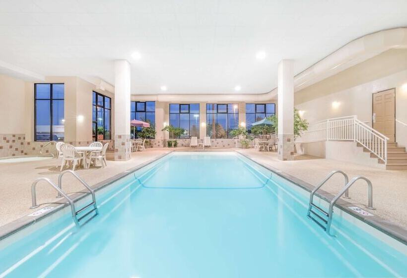 בית מלון כפרי Elevation Inn & Suites, Trademark Collection By Wyndham