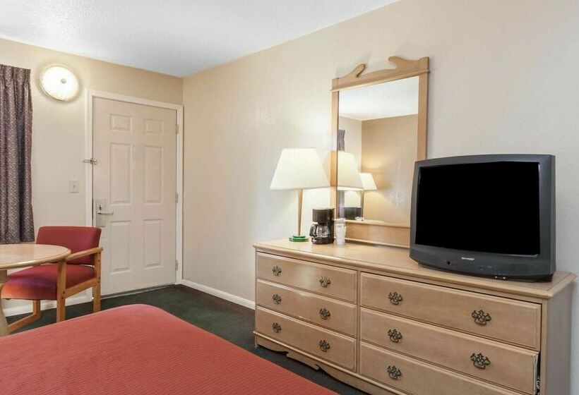 호텔 Howard Johnson By Wyndham Bakersfield