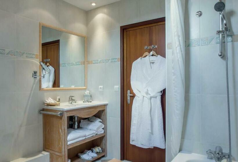 Отель Hôtel La Chouette