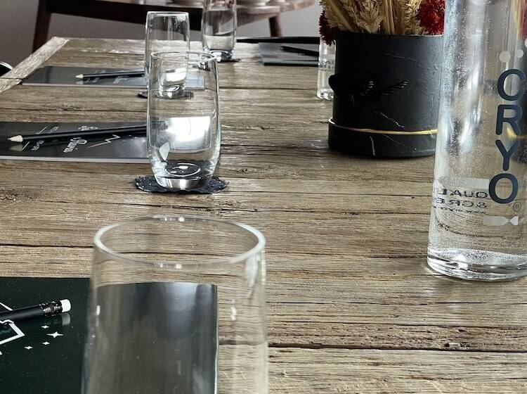 فندق Hôtel Les Roches Fleuries