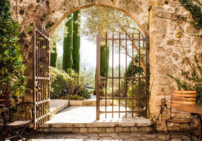 ホテル La Bastide De Moustiers