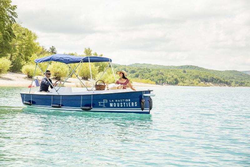 ホテル La Bastide De Moustiers