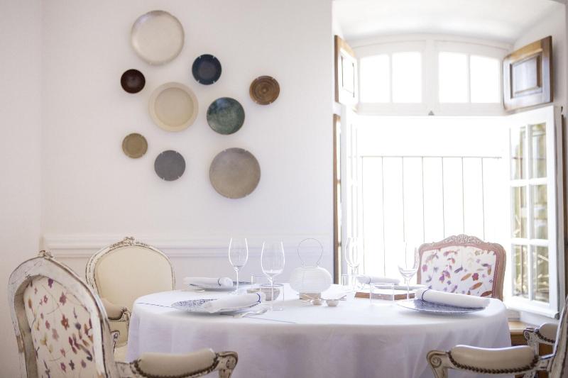 ホテル La Bastide De Moustiers